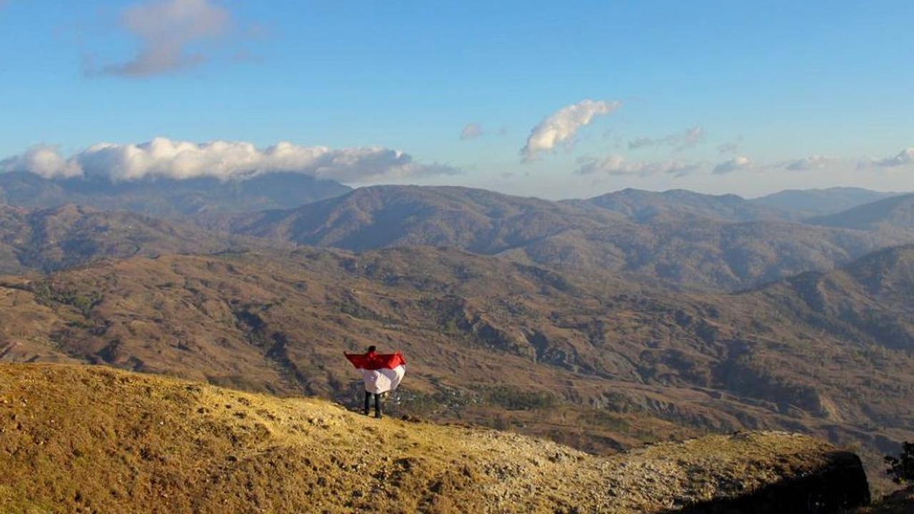 6 Fakta Menarik Gunung Lakaan di NTT yang Puncaknya Terdapat Patung Bunda Maria